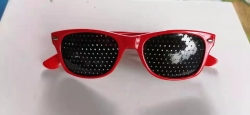 Děrované brýle Chic Red - červené - přirozené zlepšení zraku
